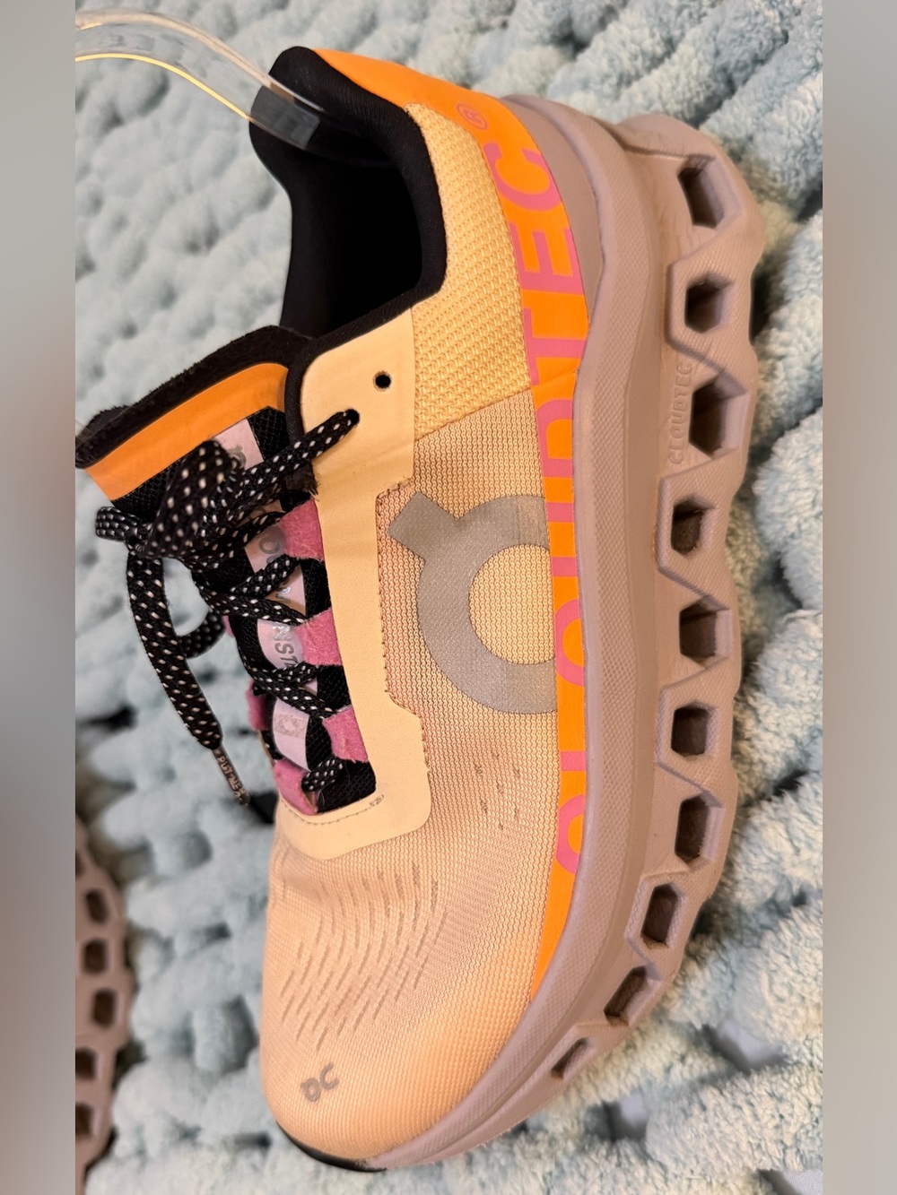 On Cloudmonster Running Shoes in Lt Orange & Bright Orange Trim Women’s Sz 7 - Picture 9 of 17